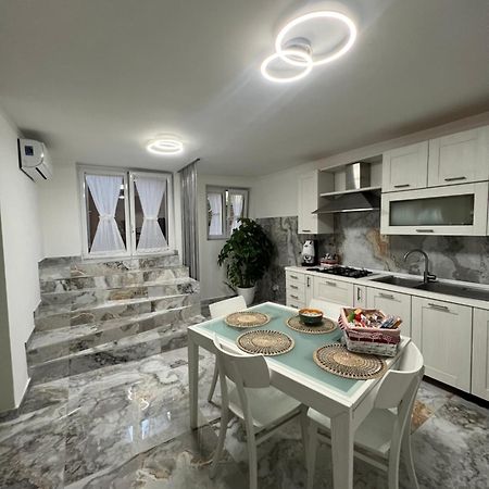 Che Casa Apartment Наполи Екстериор снимка